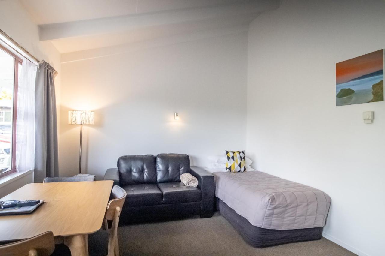 Colonial 4*