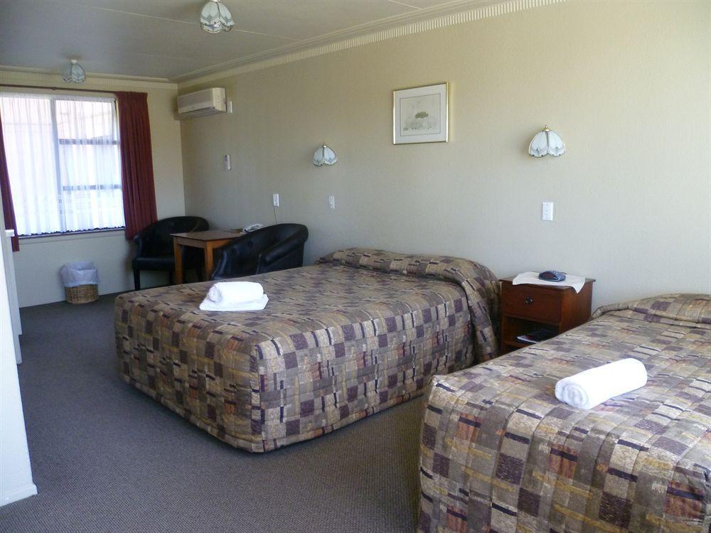 Colonial Motel 4*