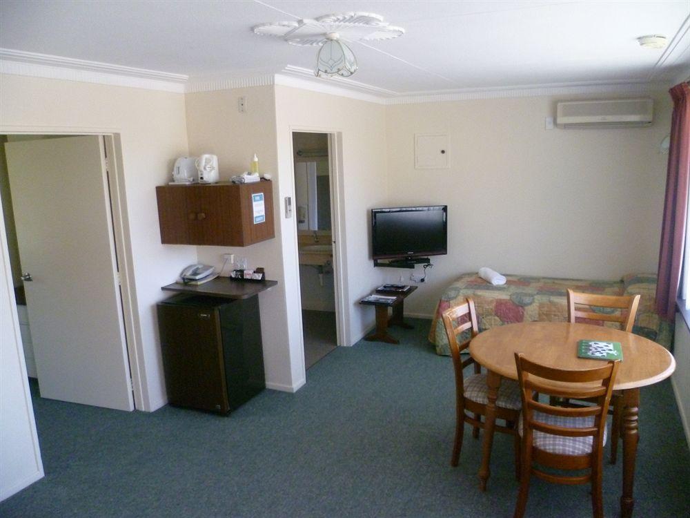 Colonial 4*